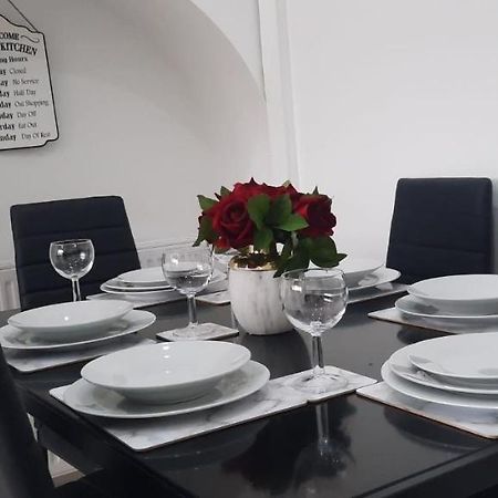 Stylish And Homey 3 Bedroom House With Free Parking & Wi-Fi Minworth Экстерьер фото