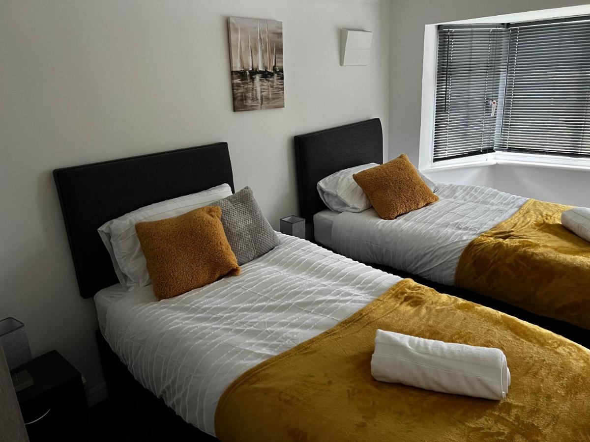 Stylish And Homey 3 Bedroom House With Free Parking & Wi-Fi Minworth Экстерьер фото